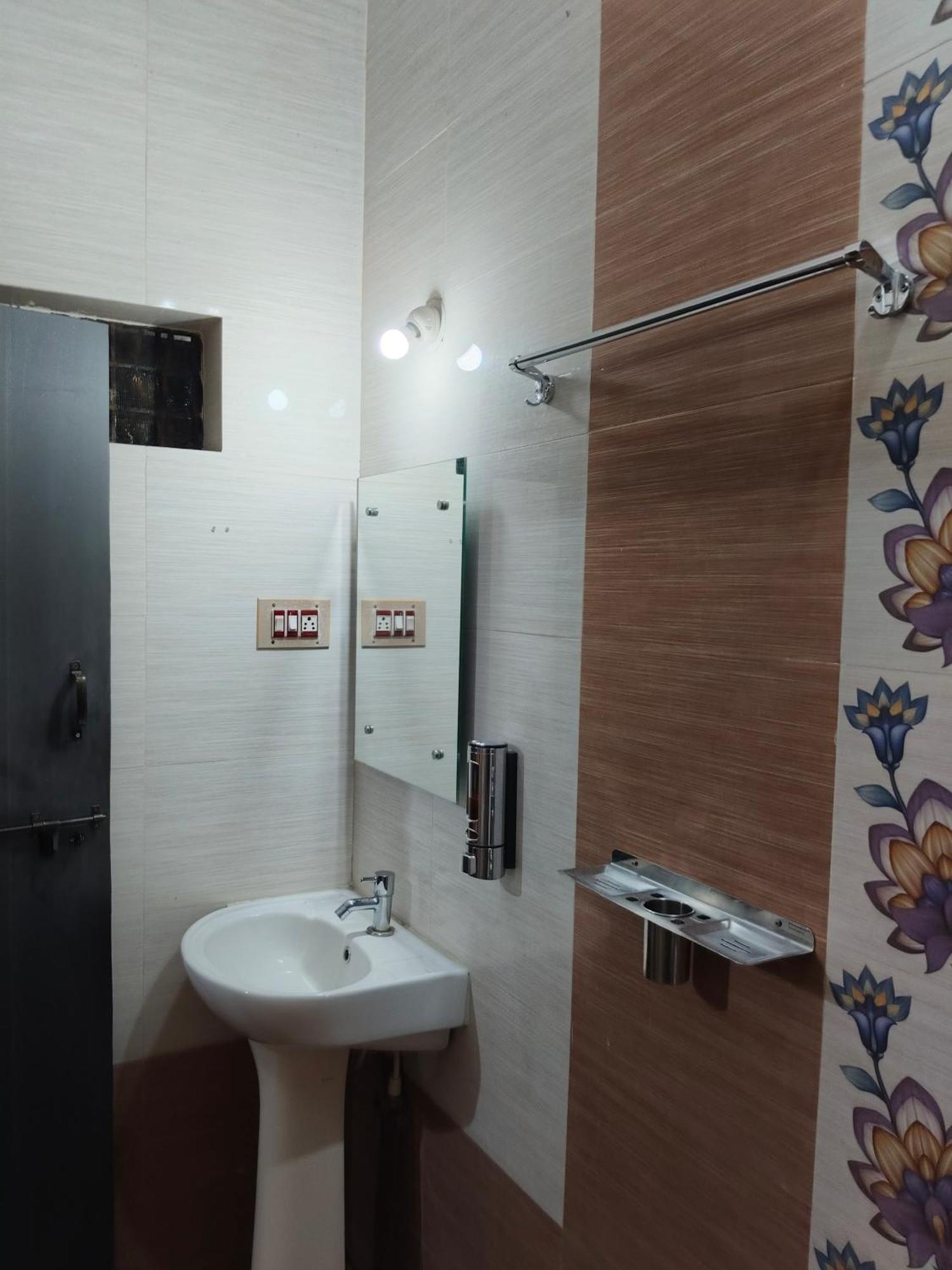 Vinayaka Homestay Hampi Bagian luar foto